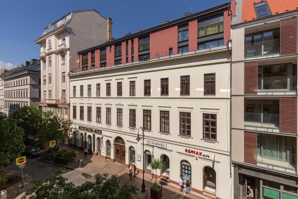 Apartment Elegant Downtown At Kiraly 39